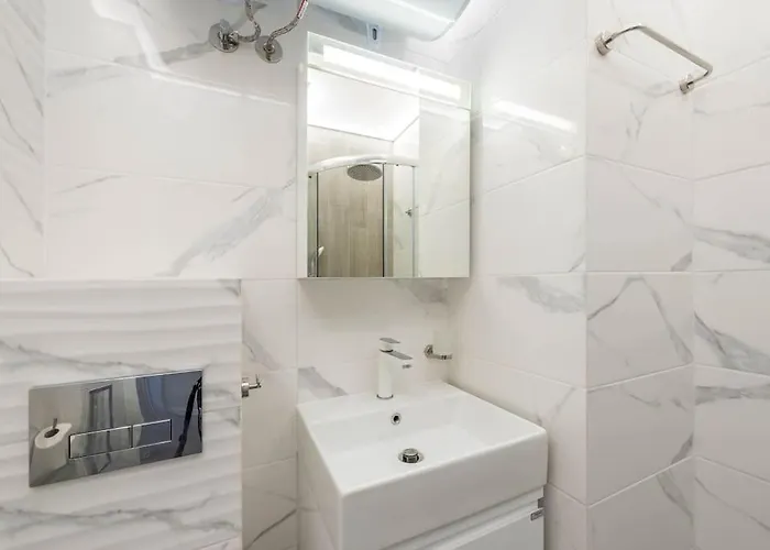 Apartment Sweet Tiny Center Space