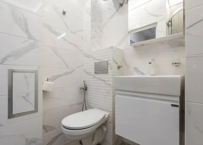 Sweet Tiny Center Space *