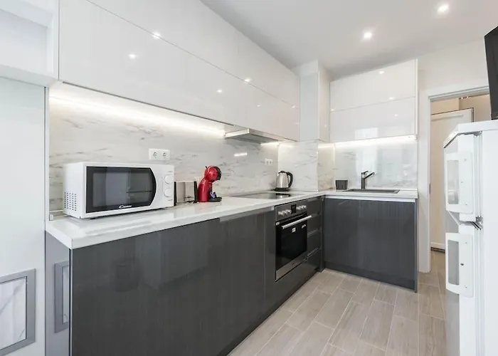 Apartment Sweet Tiny Center Space